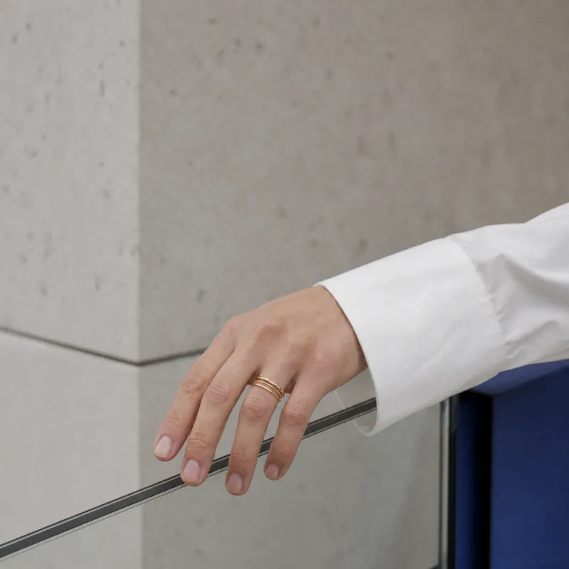 Stacking rings on a glass rail