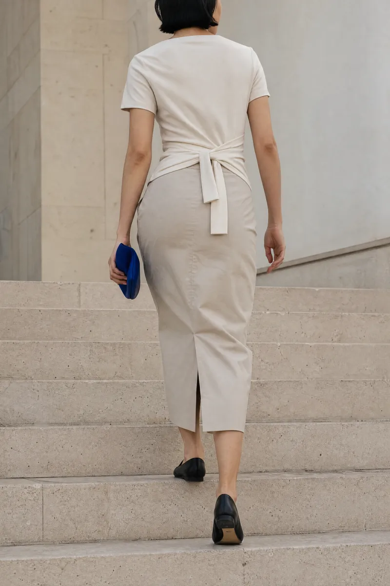 Short-sleeve wrap and twill midi skirt on the stairs