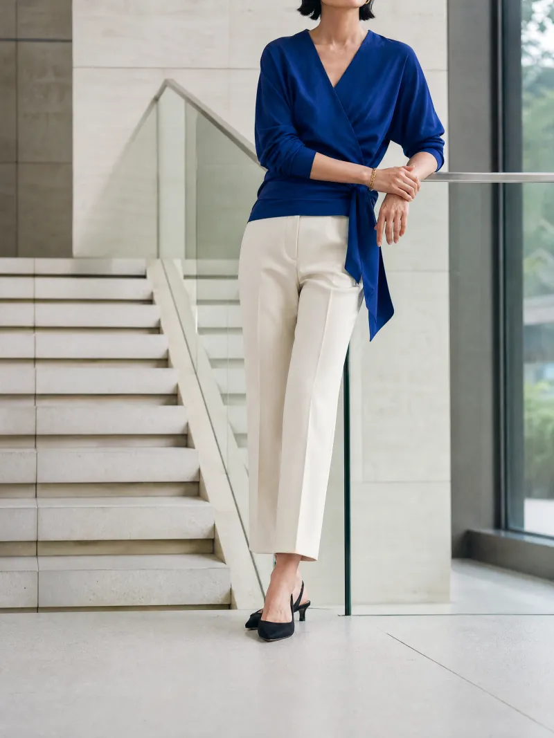 Friday outfit on limestone stairs
