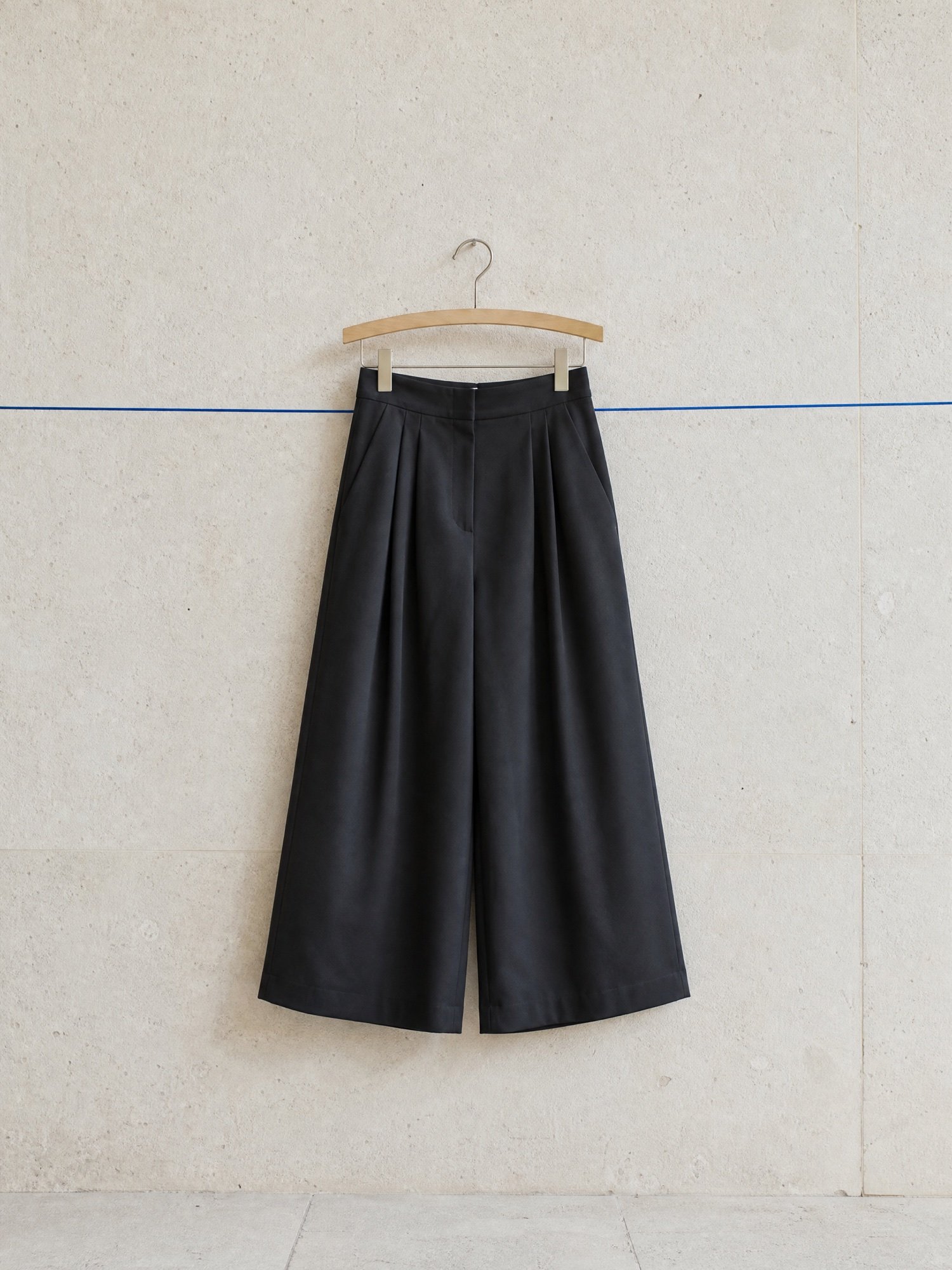Pleated Wide-Leg Culottes in Black, product photo